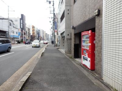 寿苑ビルの周辺|前面道路