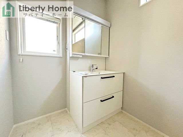 水戸市千波町Ⅱ　新築戸建　1号棟の独立洗面台