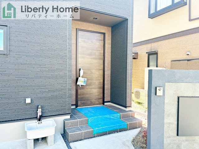 水戸市千波町Ⅱ　新築戸建　1号棟のエントランス