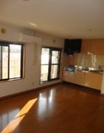 ノーブルハイツ市川菅野２号棟の玄関