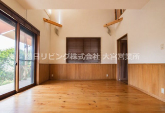 【居間・リビング】 | 蓮田市大字江ヶ崎中古戸建 | ※AIによる残置物除去加工です。実際の設備と異なる場合があります。