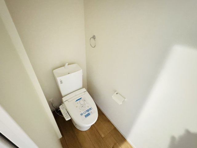 流山市平和台５丁目新築戸建（平和台10期）のトイレ|温水洗浄暖房便座つきトイレ