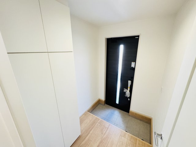 流山市平和台５丁目新築戸建（平和台10期）の玄関|玄関ホール・シューズボックスつき