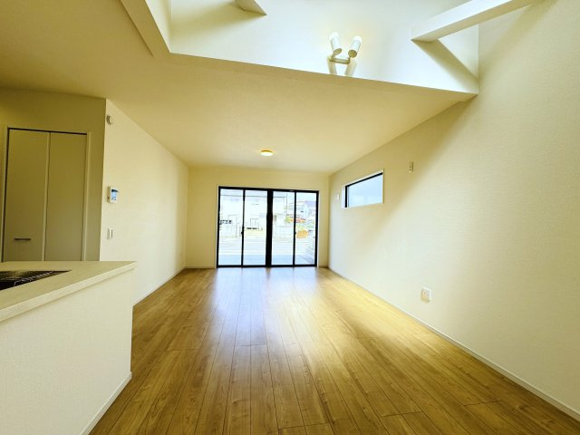 流山市平和台５丁目新築戸建（平和台10期）の居間・リビング|19.9帖リビングダイニングキッチン