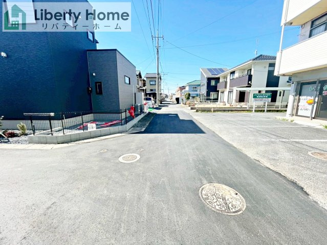 水戸市千波町Ⅱ　新築戸建　2号棟の前面道路含む現地写真