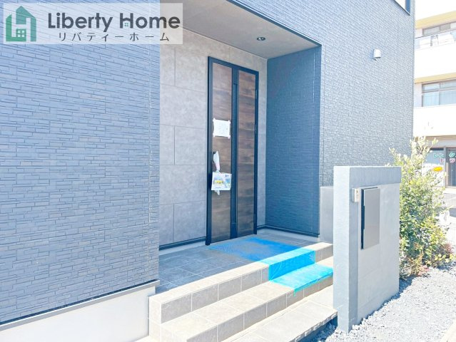 水戸市千波町Ⅱ　新築戸建　2号棟のエントランス