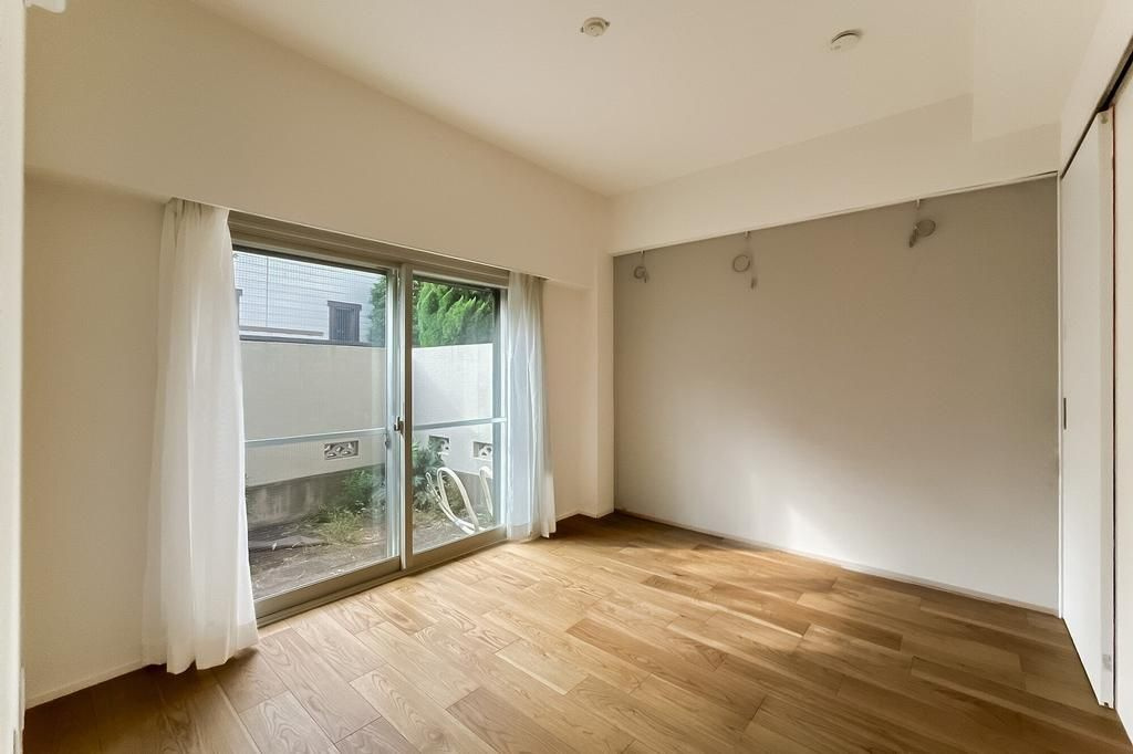 豊栄平町マンションの洋室|使い勝手のいい洋室です