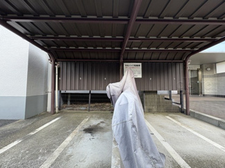 【駐車場】 | バイク置き場。空き区画の有無や駐輪料金、サイズおよび排気量規定などについては、改めてお問い合わせください。～即日のご見学可能～　お問合せはお気軽にどうぞ。
