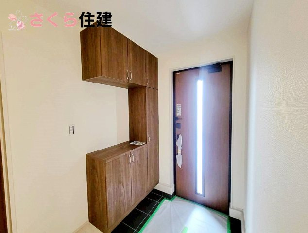 リーブルガーデン宇都宮細谷第7　1号棟の玄関|家族全員分の靴も収納可能な大容量の靴箱◎