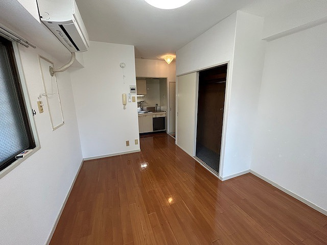 メゾンモナムールの居間・リビング