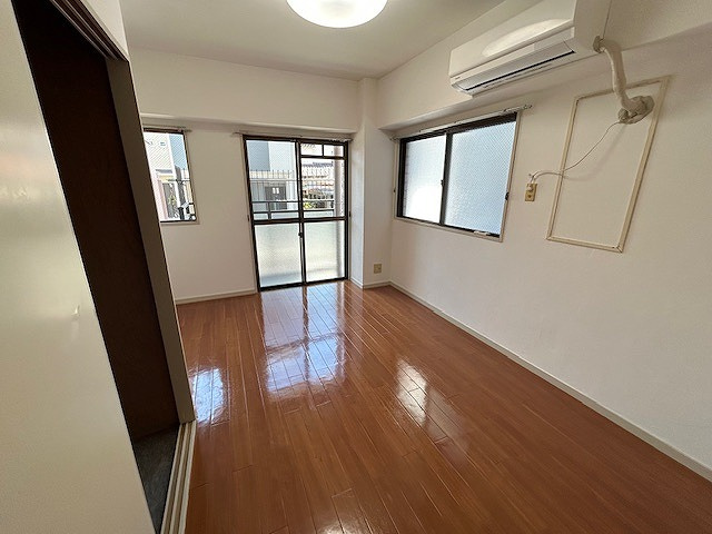 メゾンモナムールの居間・リビング