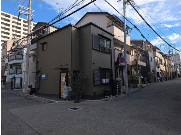 岸地通1丁目貸戸建の外観