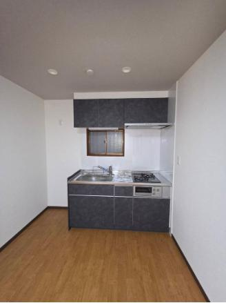 岸地通1丁目貸戸建のキッチン