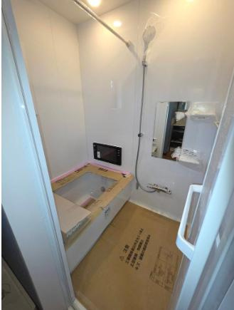 岸地通1丁目貸戸建の浴室