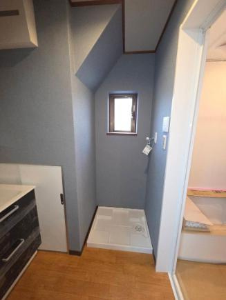 岸地通1丁目貸戸建の洗面所