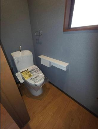 岸地通1丁目貸戸建のトイレ