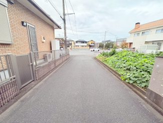 【前面道路含む現地写真】 | 鶴ヶ島市藤金　建築条件なし売地　「若葉駅」徒歩5分　敷地42坪　【藤小学区】