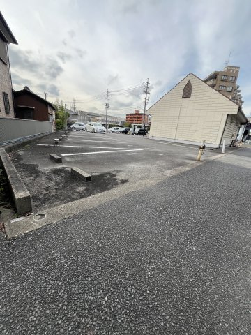 天白町店舗の駐車場