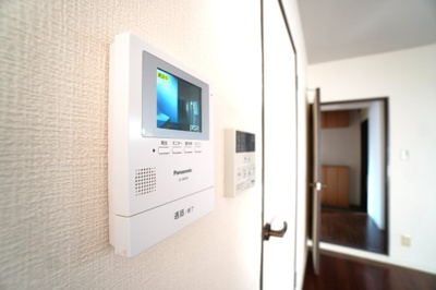 【セキュリティ】 | アルカディア鶴里【名古屋市賃貸・RC造】 | 不意の訪問もモニター付きドアホンで安心確認
