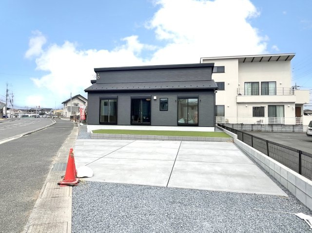 【新築戸建】高崎市下之城町の外観|■外観｜特徴のある個性的な住まいと美しい街並み、そして住みやすい環境を、ぜひ現地でご覧になりませんか。お気軽にお問合せください(^^)  