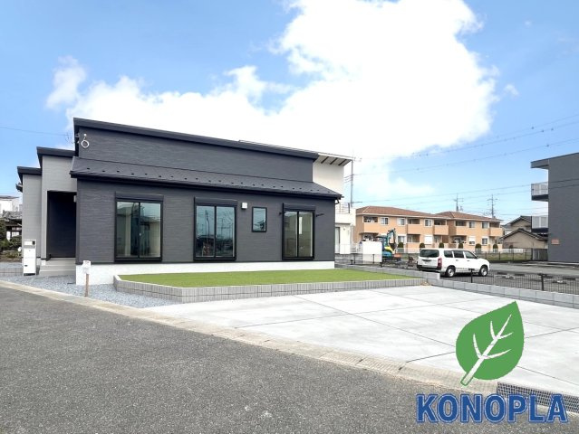 【新築戸建】高崎市下之城町の外観|■外観｜陽だまりのリビング、家事らくキッチンのお家、ついに完成！永く住むほどに愛着を深める、味わい豊かなデザインです。完成したばかりの新築を、一度ご覧になってみませんか？