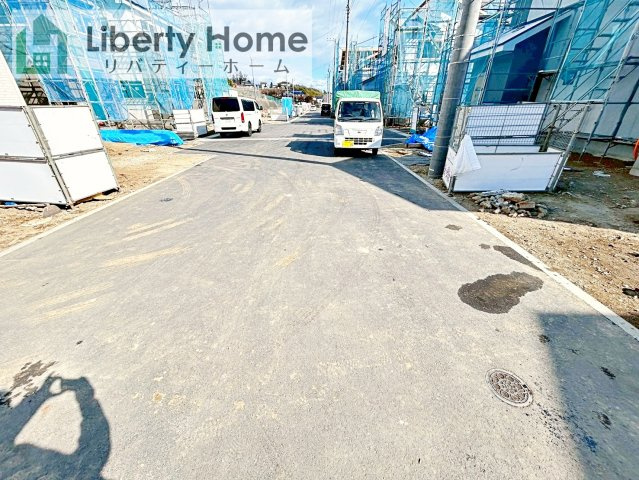 日立市西成沢町2丁目23-P1　新築戸建　11号棟の前面道路含む現地写真