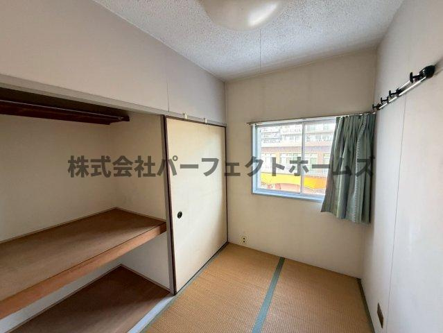 枚方ハイツ3号棟の和室|明るい和室です