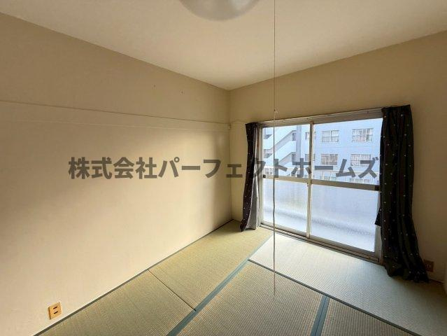 枚方ハイツ3号棟の和室|明るい和室です