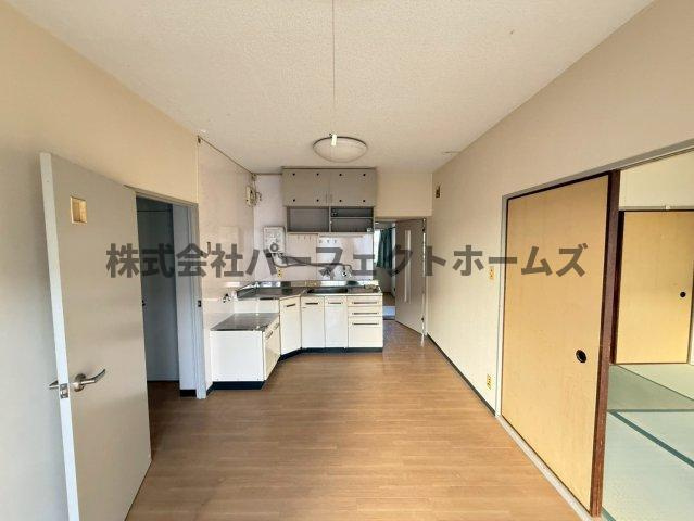 枚方ハイツ3号棟の内装|明るい色調の室内です