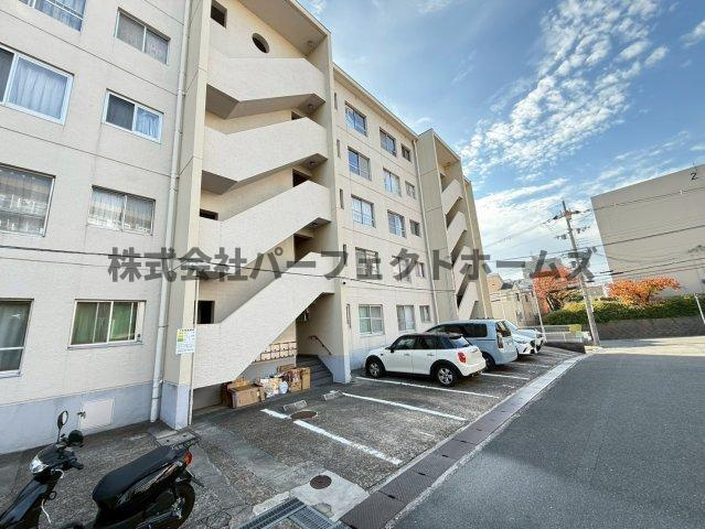 枚方ハイツ3号棟の外観|外はこのようになっています