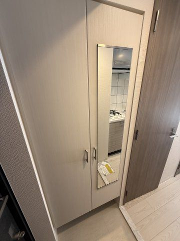 エスリード大阪フェリスの玄関