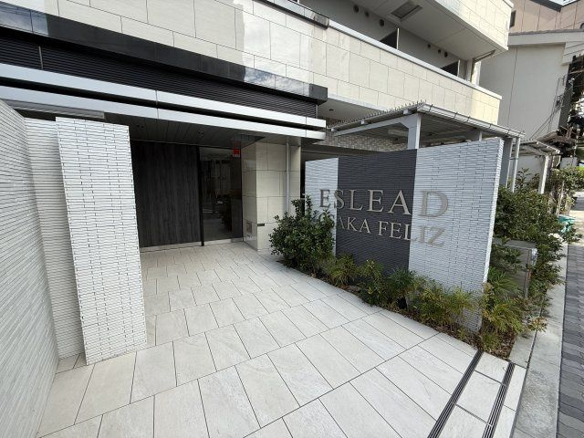 エスリード大阪フェリスのエントランス