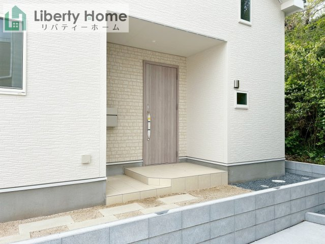 日立市西成沢町2丁目23-P1　新築戸建　12号棟のエントランス