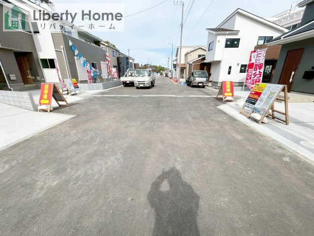 日立市西成沢町2丁目23-P1　新築戸建　12号棟の前面道路含む現地写真