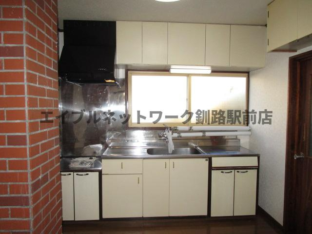 興津2丁目1-6借家のキッチン