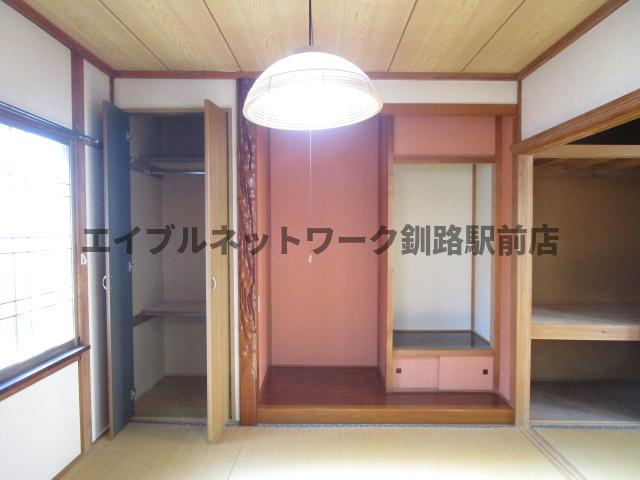 興津2丁目1-6借家の和室