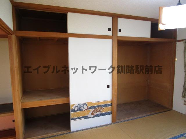 興津2丁目1-6借家の収納