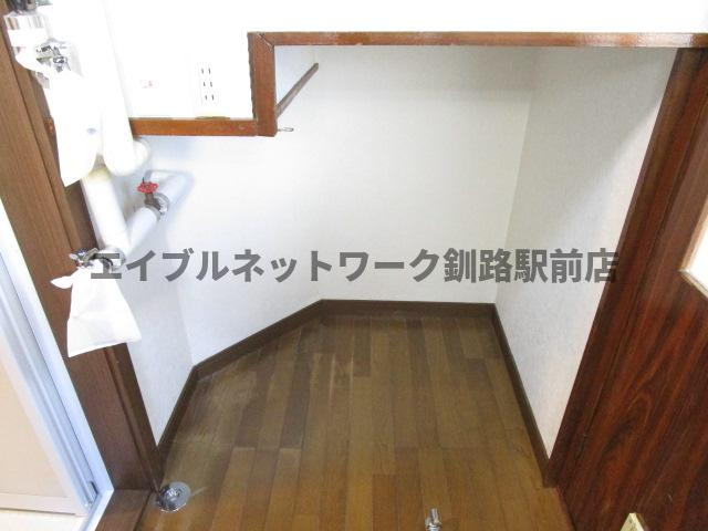 興津2丁目1-6借家の洗面所