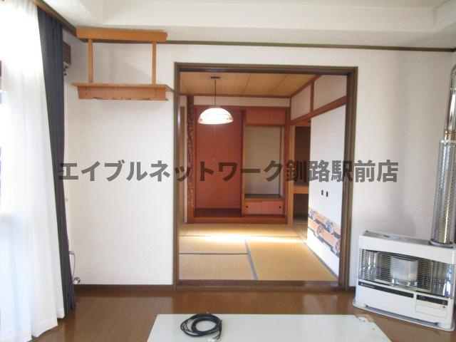 興津2丁目1-6借家の居間・リビング