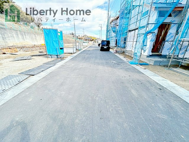 日立市西成沢町2丁目23-P1　新築戸建　14号棟の前面道路含む現地写真