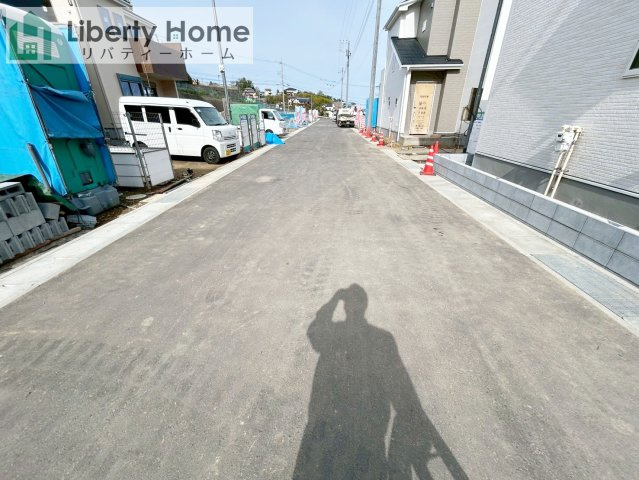 日立市西成沢町2丁目23-P1　新築戸建　14号棟の前面道路含む現地写真