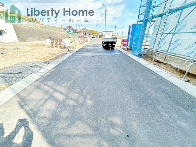 日立市西成沢町2丁目23-P1　新築戸建　15号棟の前面道路含む現地写真