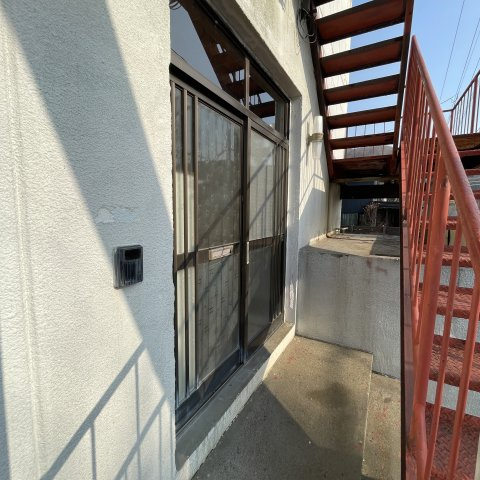 山谷マンションの玄関