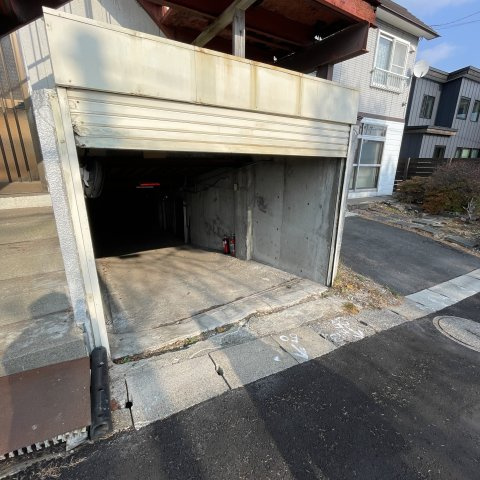 山谷マンションの駐車場