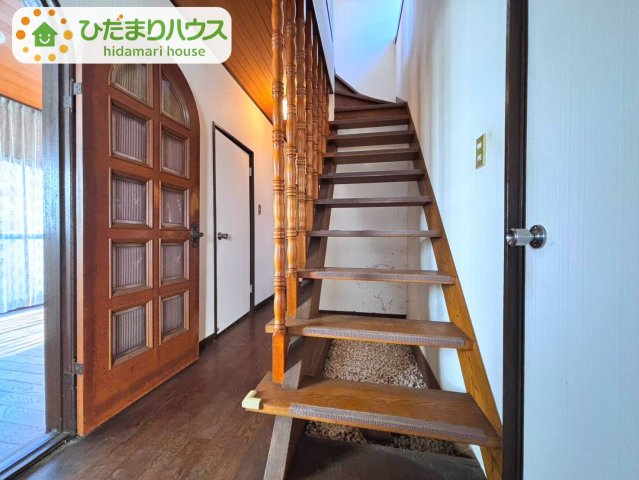 野田市山崎　中古戸建　昭和61年築のその他|階段はこちらです♪