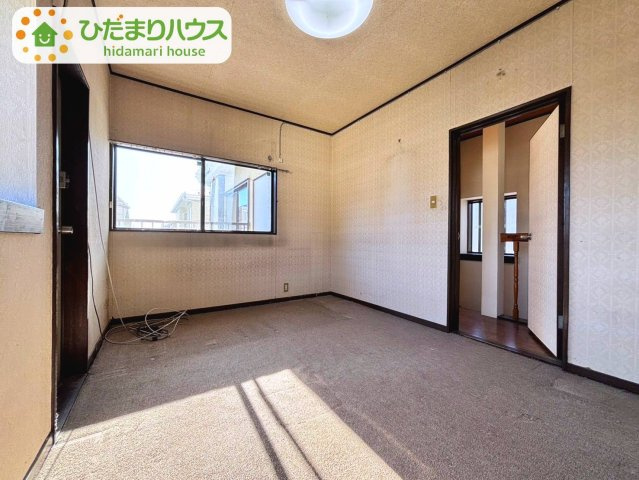 野田市山崎　中古戸建　昭和61年築の洋室|6帖の洋室です♪
こちらのお部屋からもバルコニーに行けます♪