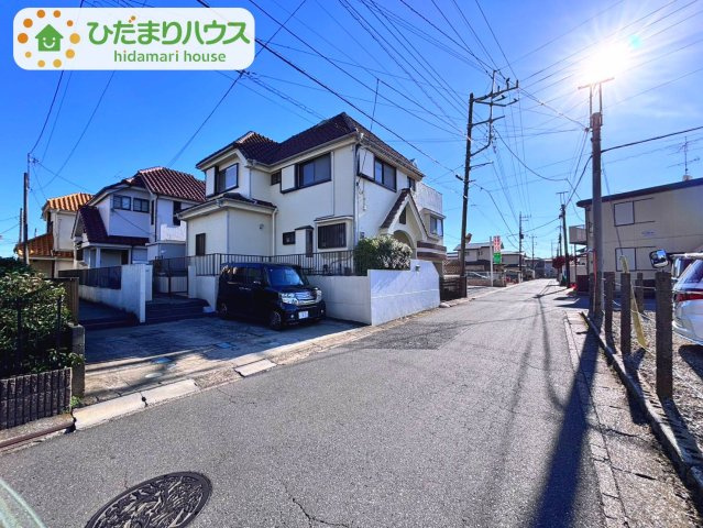 野田市山崎　中古戸建　昭和61年築の前面道路含む現地写真|前面道路は4.5ｍ！！
閑静な住宅街なので、車通りが少なく焦らずゆっくり駐車できますよ♪