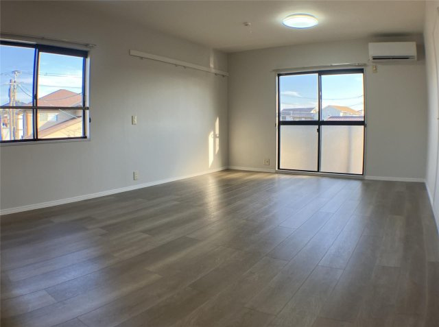 アトラスB棟の居間・リビング|こちらの居間で趣味の時間をお楽しみください