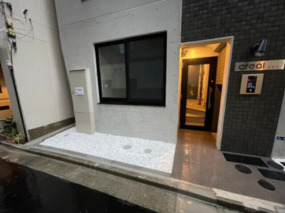 【エントランス】 | ＣＲＥＡＬ新富町 | 清潔なエントランスです