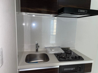 【キッチン】 | ＣＲＥＡＬ新富町 | コンパクトなキッチンで掃除もラクラク